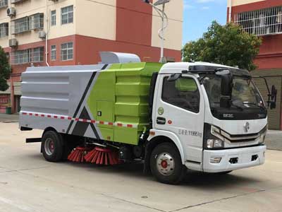 东风大多利卡扫路车